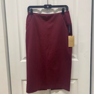 Halogen burgundy stretchy midi pull/on skirt with pockets size small